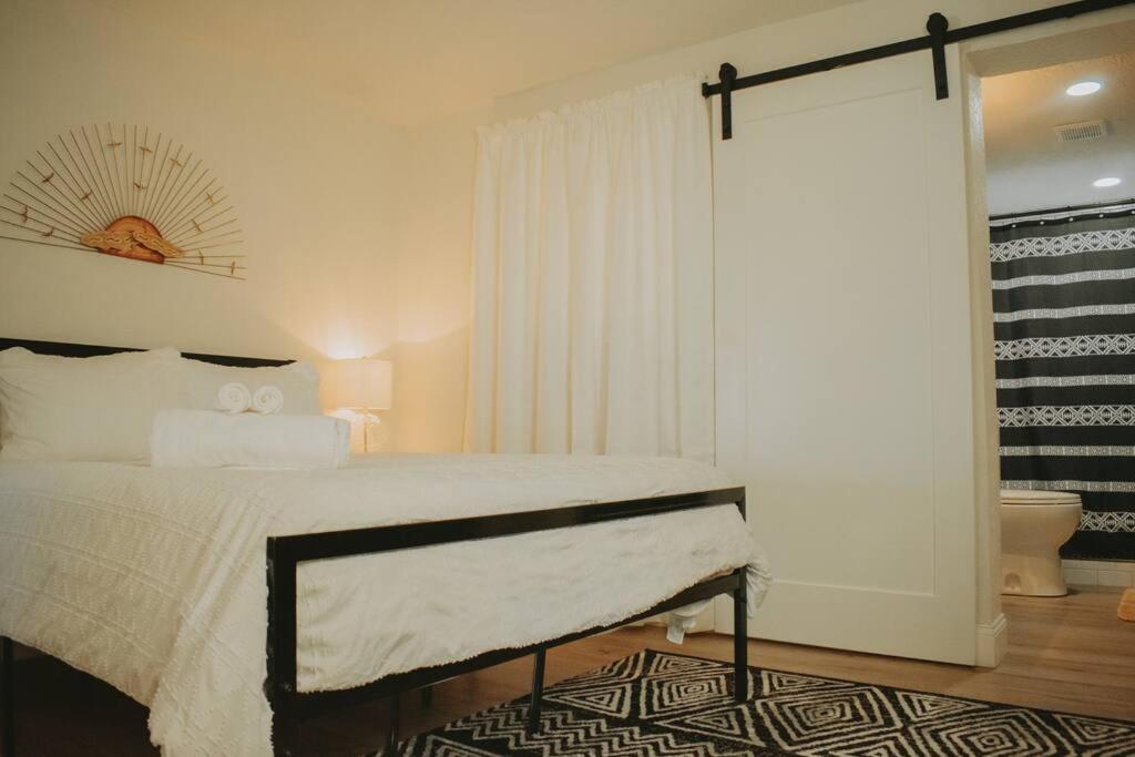 Casa Charleston-3Br-2Bath-Hot Tub-Pet Friendly-No Pet Fees! Villa Albuquerque Eksteriør billede