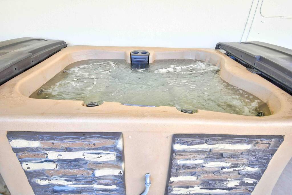 Casa Charleston-3Br-2Bath-Hot Tub-Pet Friendly-No Pet Fees! Villa Albuquerque Eksteriør billede