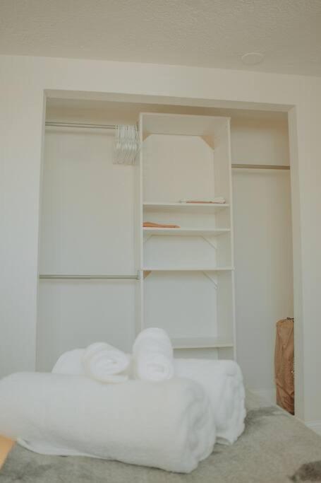 Casa Charleston-3Br-2Bath-Hot Tub-Pet Friendly-No Pet Fees! Villa Albuquerque Eksteriør billede
